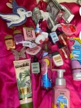 Bath & Body Assorted Pink Scented Body Care Bundle